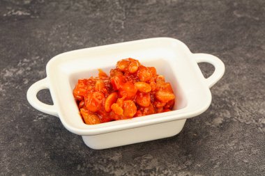 Domates soslu ve biberli fırında böbrek.