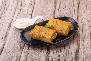 Ekşi kremalı krep.