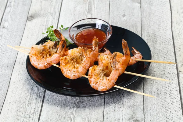 Espetos Camarão Grelhados Com Molho Picante — Fotografia de Stock