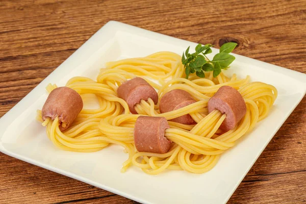 Kids Pasta Spaghetti Sausages Basil — Stock Photo, Image