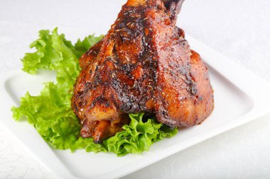 Pişmiş domuz budu yakın plan.