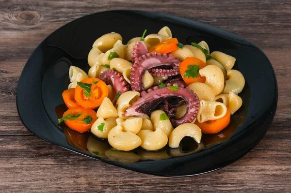 Pasta Met Octopus Peterselie Gele Tomaten — Stockfoto