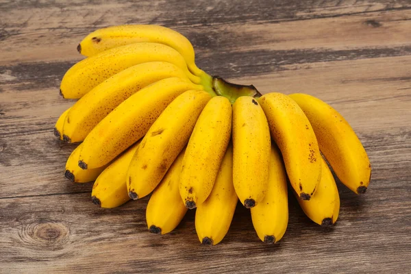 Reife Süße Gelbe Mini Bananenhaufen — Stockfoto