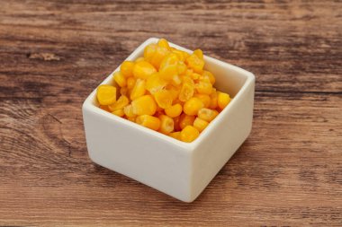 Tatlı salamura mısır tohumları kasede
