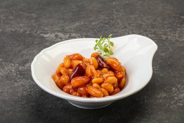 Domates sosunda çeşitli böbrekler pişirdim.