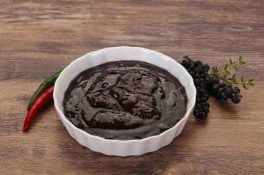 Et için baharatlı karabiber sosu.