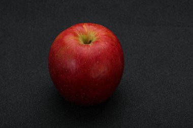Bekar Kırmızı tatlı elma meyvesi