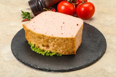 Ev yapımı geleneksel rulo köfte.