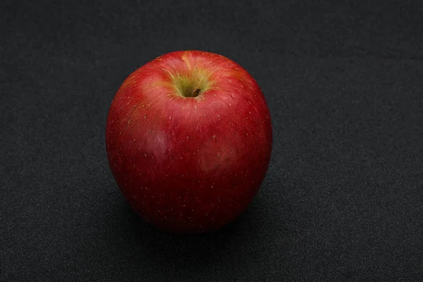 Μονό Κόκκινο Γλυκό Νόστιμο Μήλο Φρούτα — Φωτογραφία Αρχείου
