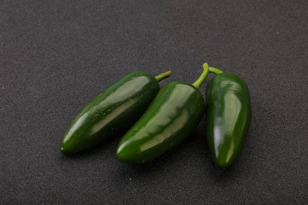 Grüner Roher Würziger Jalapeño Paprika Haufen — Stockfoto