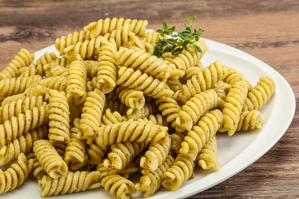 Pasta Italiana Fusilli Pesto — Foto Stock