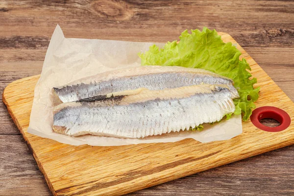 Filete Arenque Con Hojas Ensalada Sobre Tabla —  Fotos de Stock