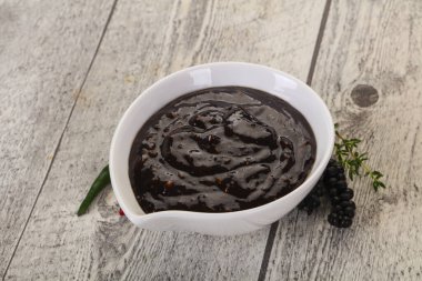 Et için baharatlı karabiber sosu.