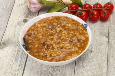 Kafkas Kharço çorbası, sığır eti ve pilav.