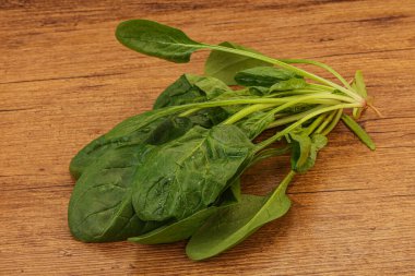 Vejetaryen mutfağı - Taze yeşil ıspanak yaprakları yığını
