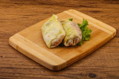 Ev yapımı çiğ lahana ve yemek pişirmek için et.