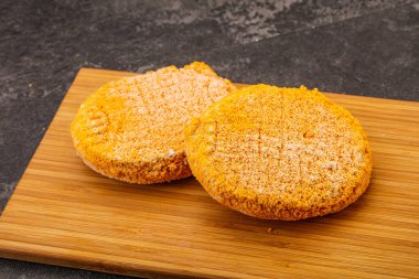 Fırında pişmemiş ev yapımı tavuk pirzolası.