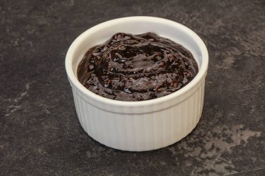 Kasede acı biber sosu var.