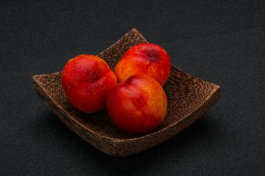 Olgun tatlı kırmızı Nectarine meyvesi