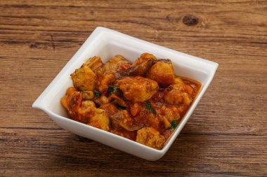 İstiridye soslu tavuk ve sebzeli kişniş.