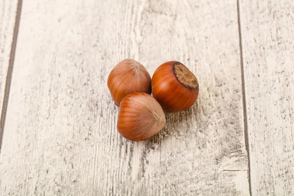 Hasselnötshögen Isolerad Över Naturlig Bakgrund — Stockfoto