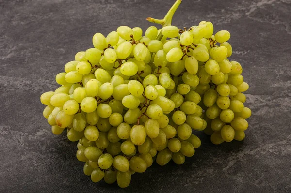 Süßer Grüner Traubenzweig Über Hintergrund — Stockfoto