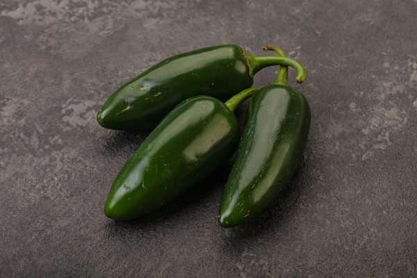 Grüner Roher Würziger Jalapeño Paprika Haufen — Stockfoto