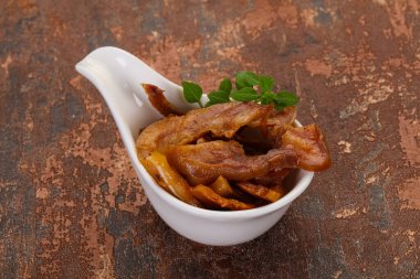 Kasede domuz kulağı var.