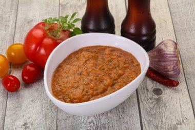 Meşhur İspanyol soğuk domates çorbası.