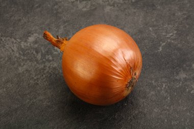 Sarı olgun doğal organik soğan yalıtılmış.