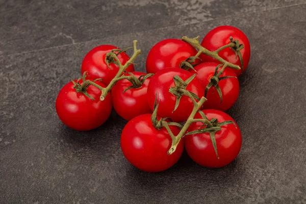 Süße Reife Leckere Kirschtomate Auf Dem Zweig — Stockfoto