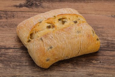 İtalyan ciabatta ekmeği ve zeytinyağı.