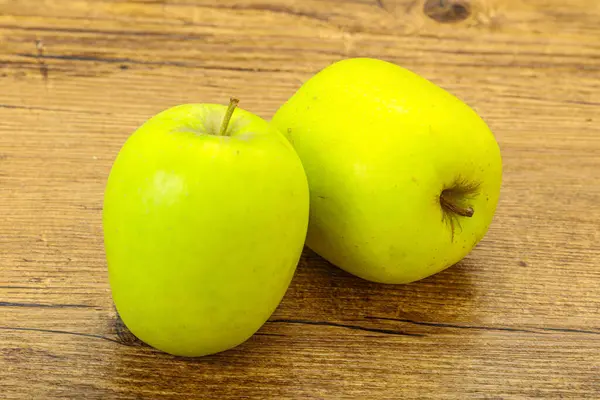 Zwei Reife Grüne Süße Leckere Äpfel — Stockfoto