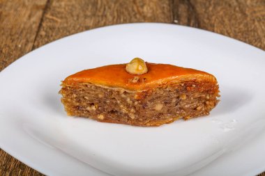Türk baklavası bal ve fındıklı