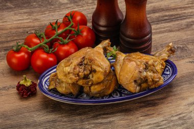 Tatlı ve baharatlı soslu tavşan yahnisi.