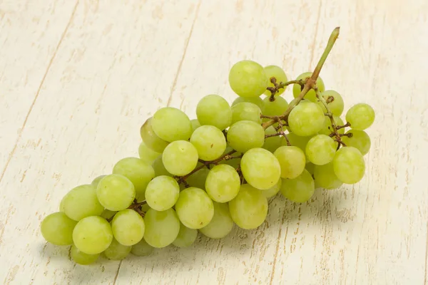 Słodkie Dojrzałe Świeże Zielone Gałązki Winogron — Zdjęcie stockowe