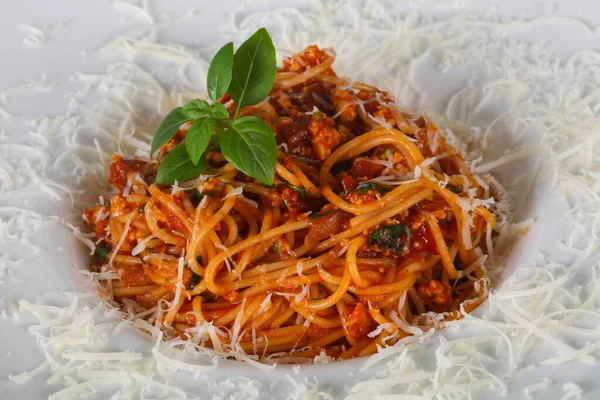 イタリアの伝統的なパスタボロネーゼスパゲッティと肉 — ストック写真
