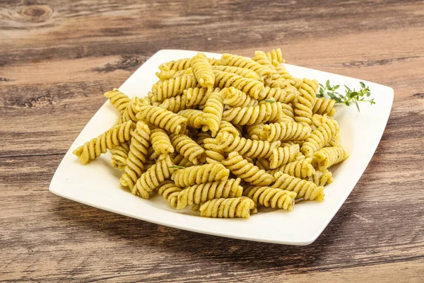 Pasta Italiana Fusilli Pesto — Foto Stock