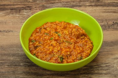 Geleneksel Gürcistan Kharço çorbası. Et ve baharatlı.