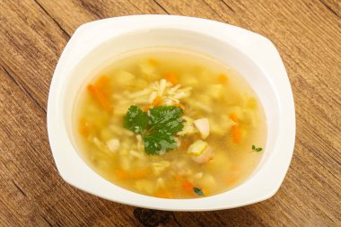 Havuçlu ve patatesli lezzetli tavuk çorbası