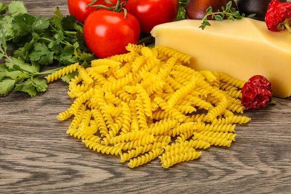 Pasta Cruda Italiana Fusilli Cucinare Con Verdure — Foto Stock