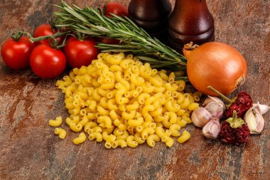 Çiğ İtalyan buğday makarnası - Chifferi rigati pişirmek için