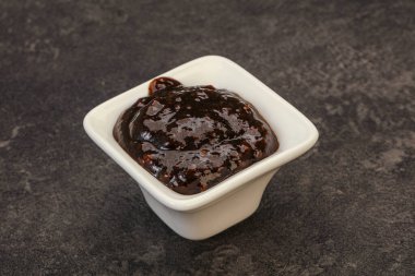 Kasede acı biber sosu var.