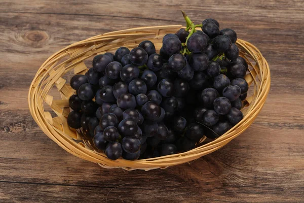 Frische Reife Süße Rote Trauben Zweig — Stockfoto