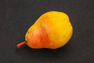 Arka planda taze sarı armut