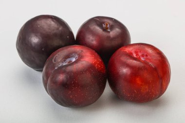 Olgun tatlı erik meyvesi yığını