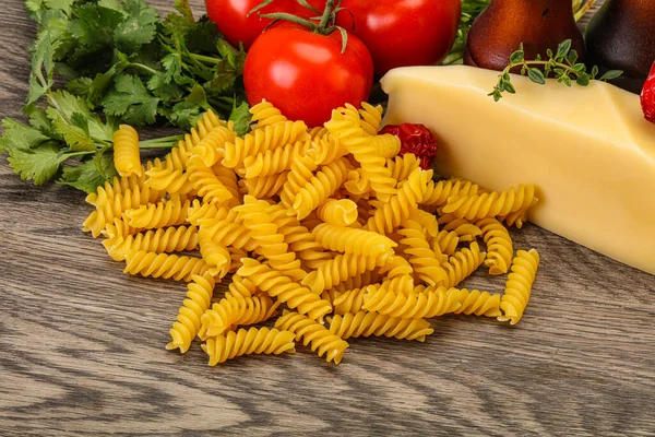 Italian Pasta Raw Girandole Cooking Served Vegetables — Stock Photo, Image