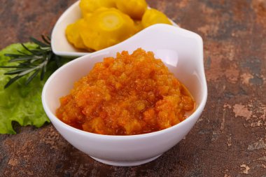 Kabak kabağı kabağında havyar.