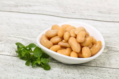 Kavanozda pişmiş fasulye