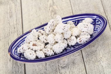 Beyaz badem Şeker yığını kasede